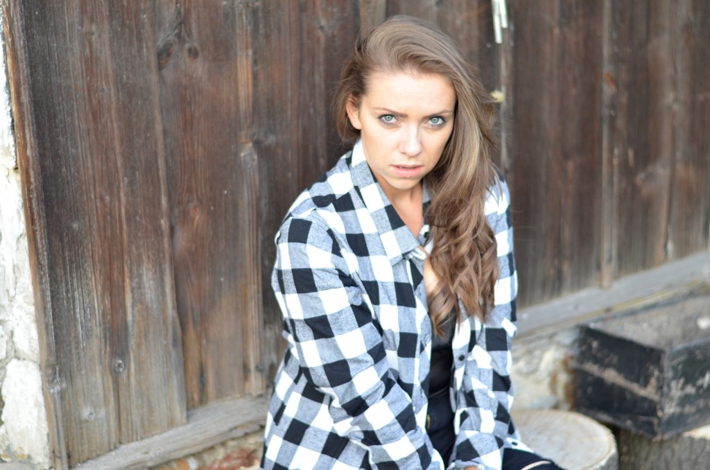 CZARNO - BIAŁA KRATA