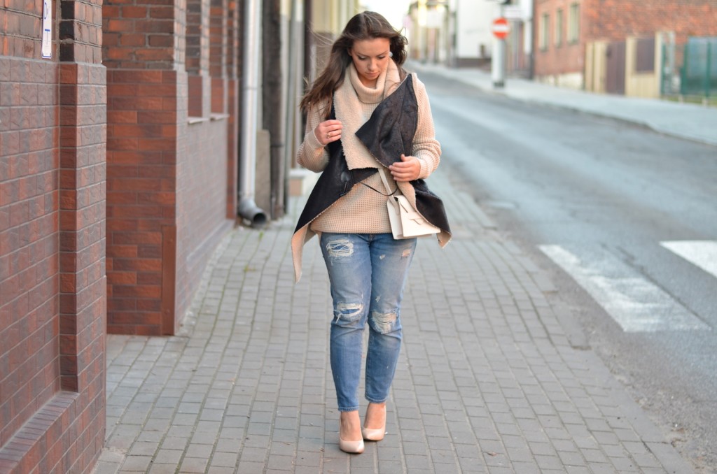BEŻOWY SWETER BEŻOWY SWETER I KAMIZELKA