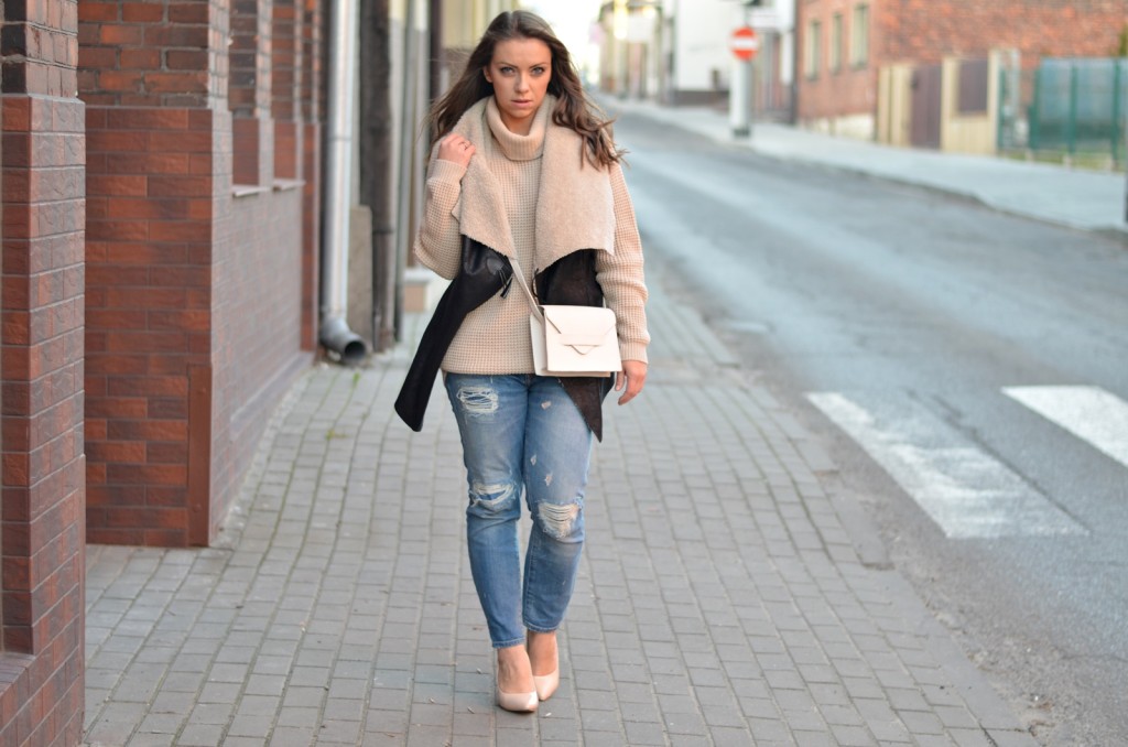 BEZOWY SWETER BEŻOWY SWETER I KAMIZELKA