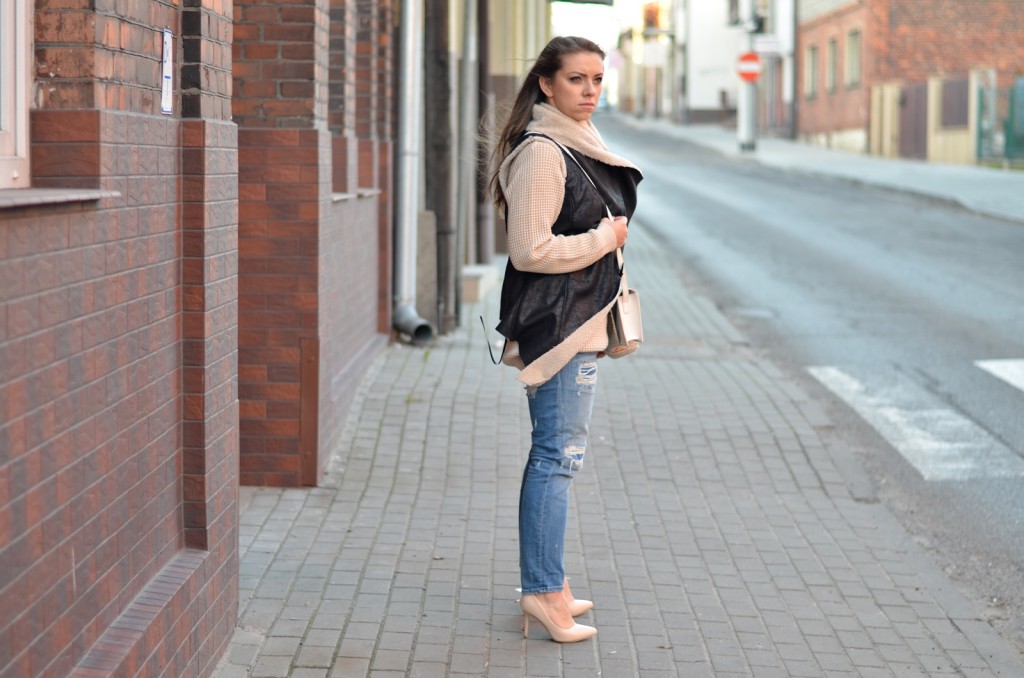 BEŻOWY SWETER BEŻOWY SWETER I KAMIZELKA