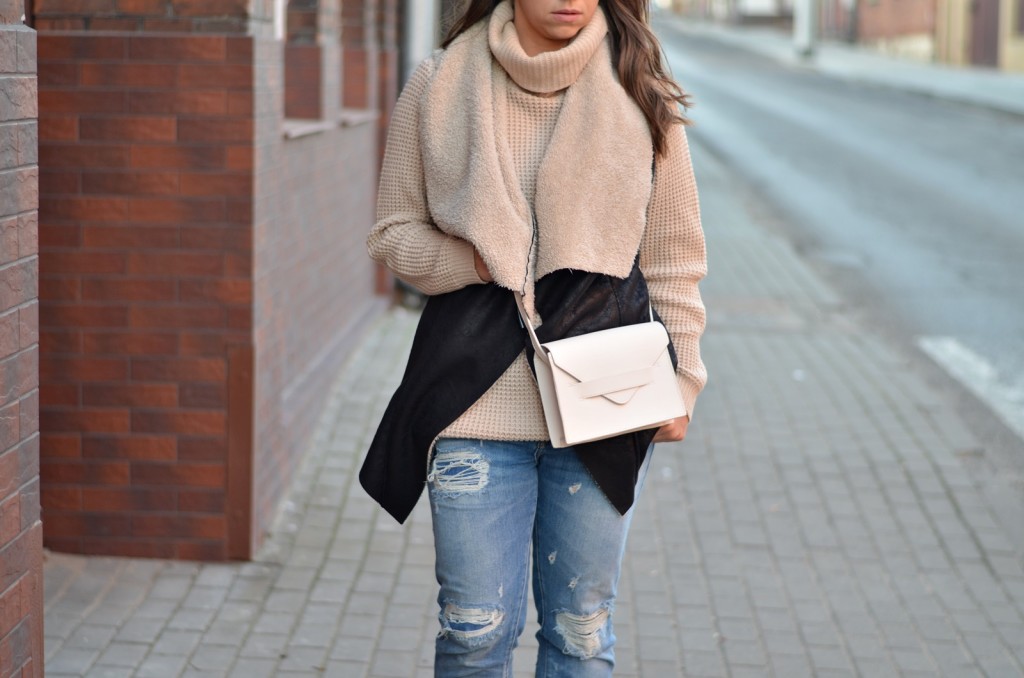BEŻOWY SWETER BEŻOWY SWETER I KAMIZELKA
