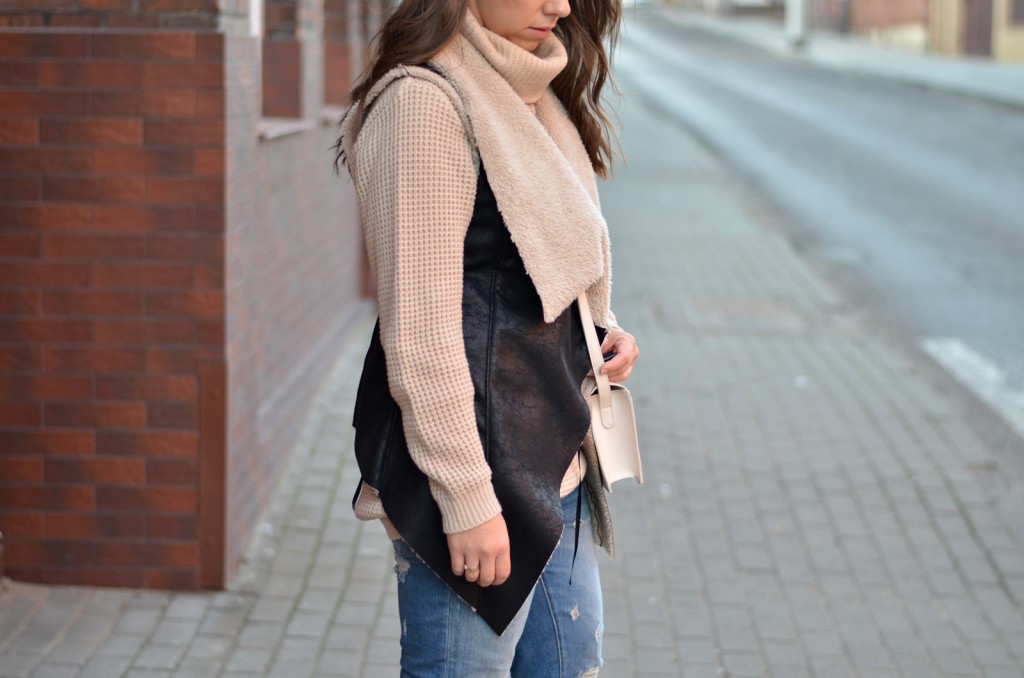 BEŻOWY SWETER BEŻOWY SWETER I KAMIZELKA