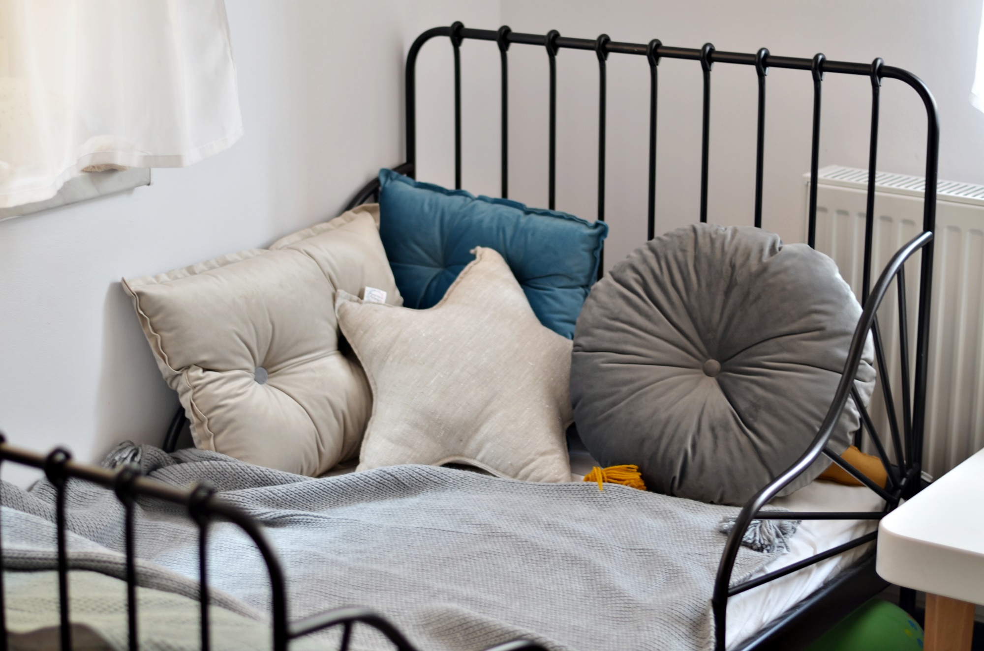 poduszki do pokoju dziecka łóżeczko Ikea
