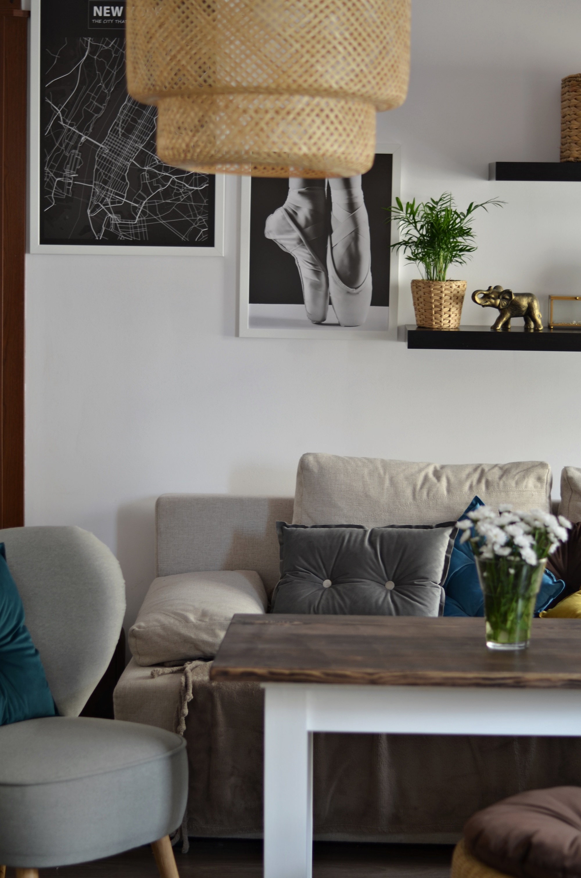 ozdobne poduszki do salonu