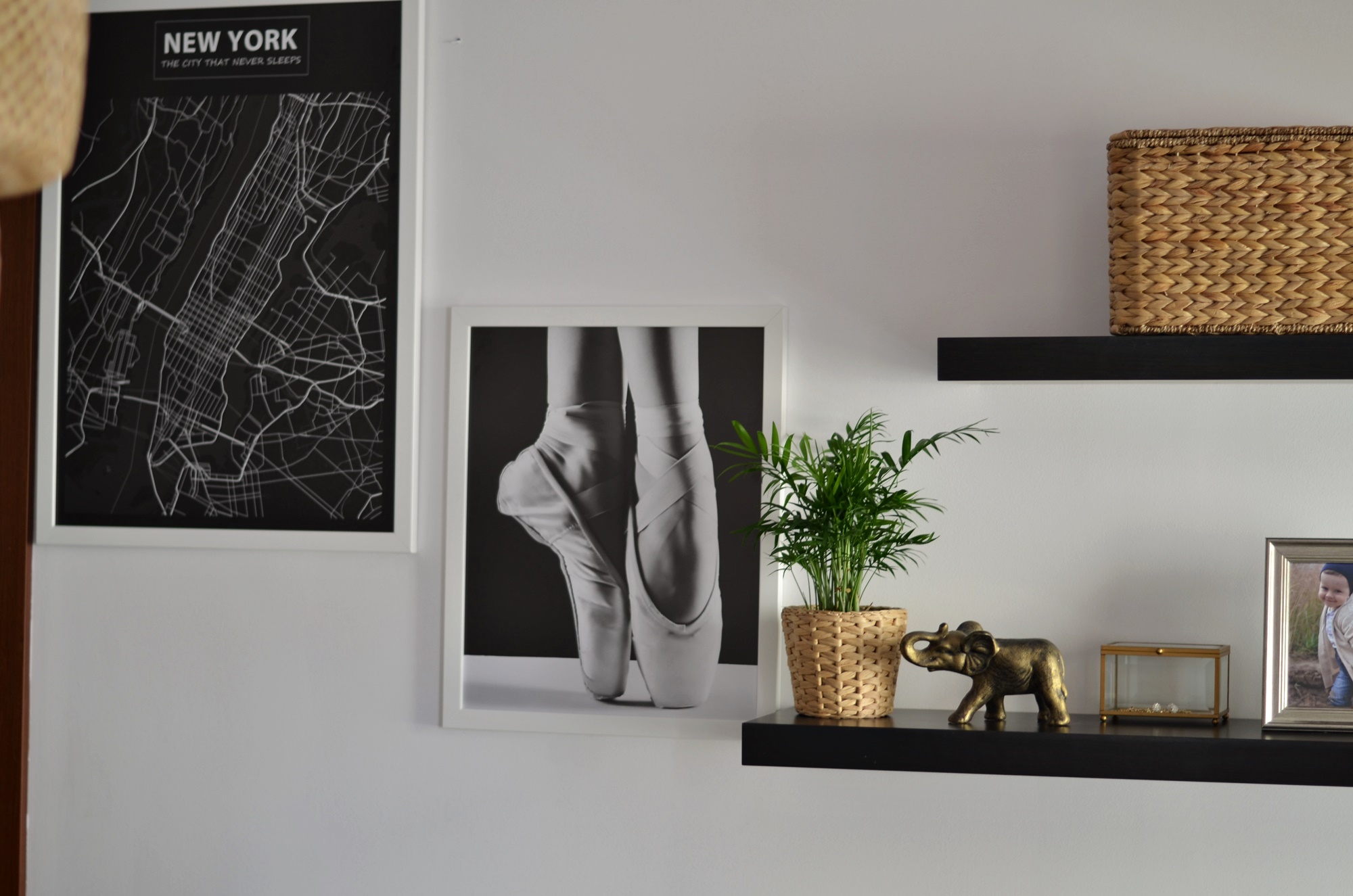 obrazy do małego salonu