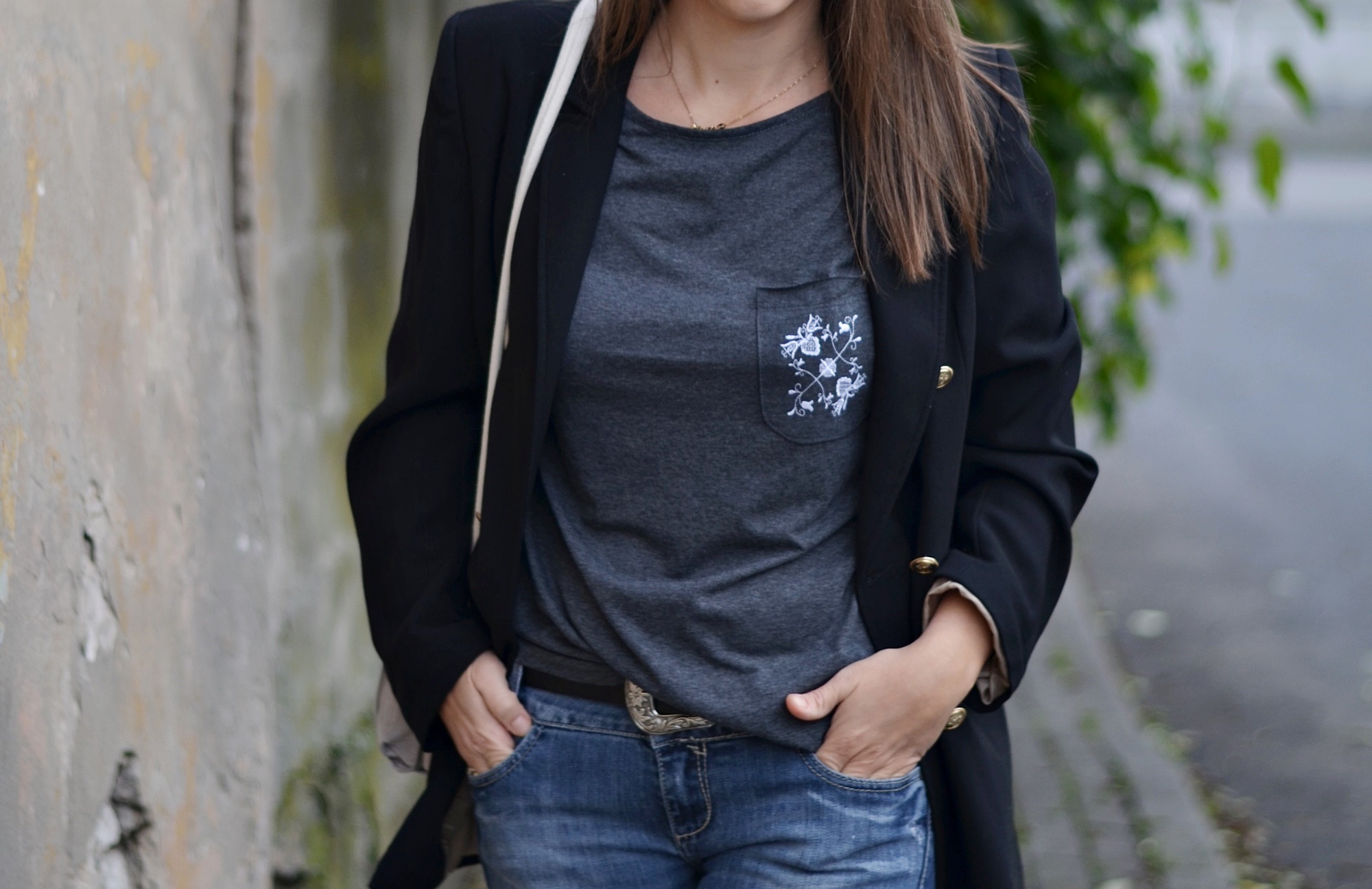 koszulka z folkowym nadrukiem