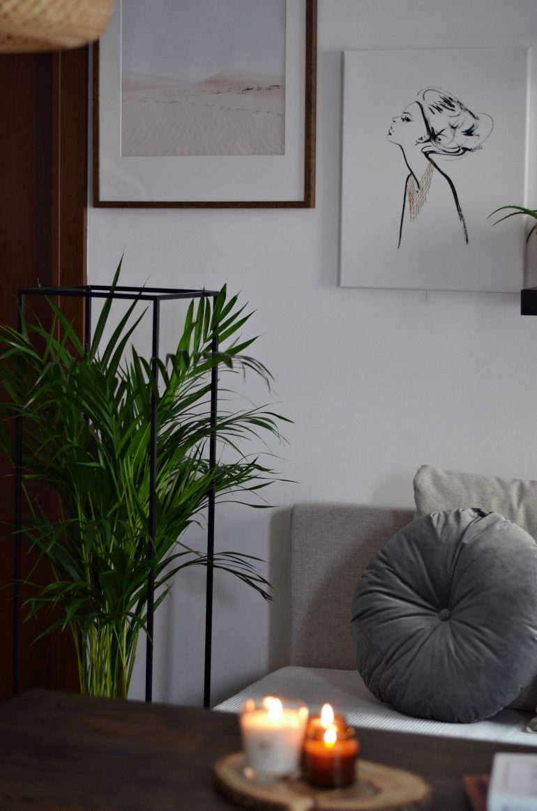 DONICA ZE STALI JAKO ŚWIETNY DODATEK W SALONIE