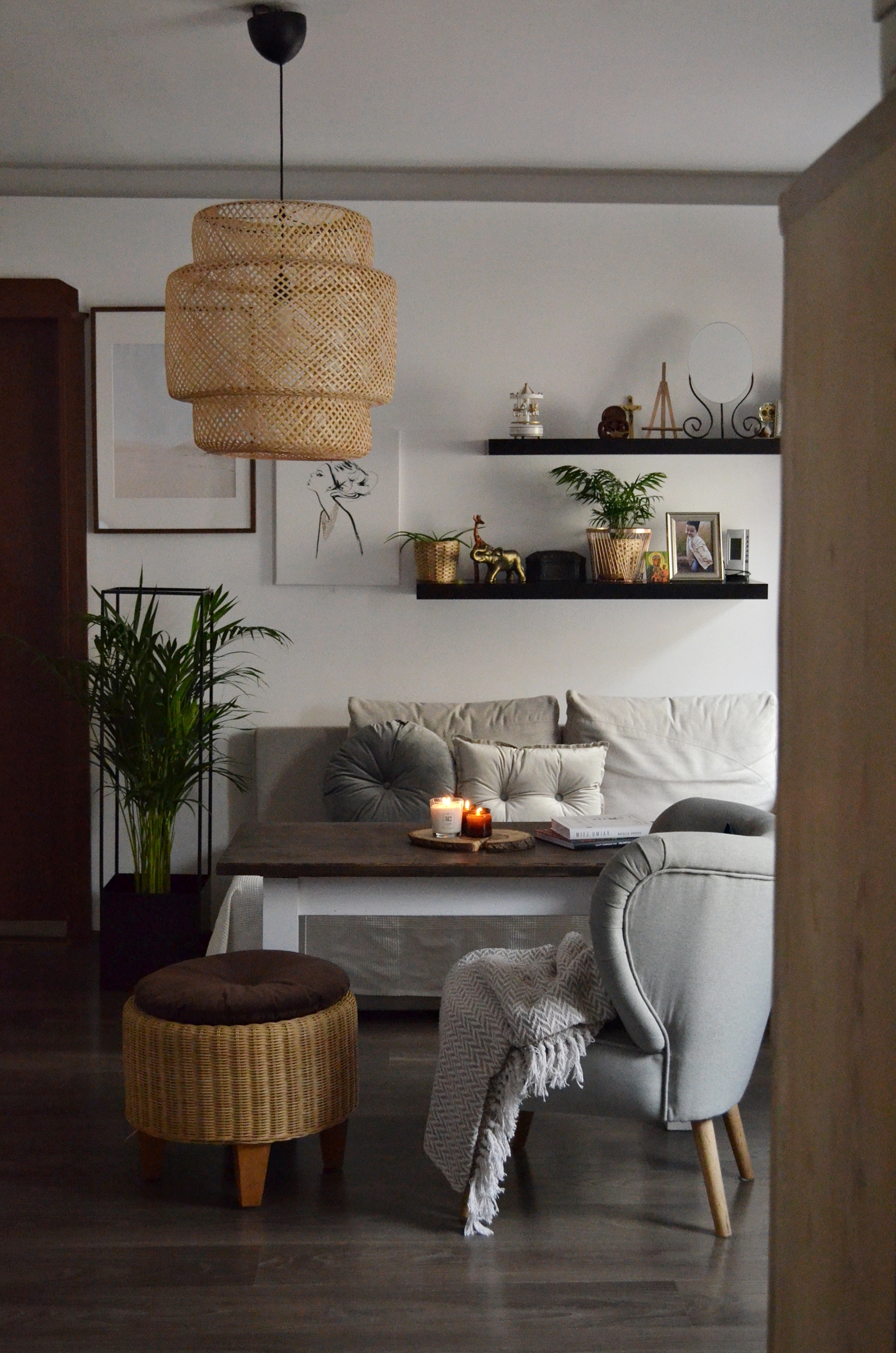 DONICA ZE STALI JAKO ŚWIETNY DODATEK W SALONIE