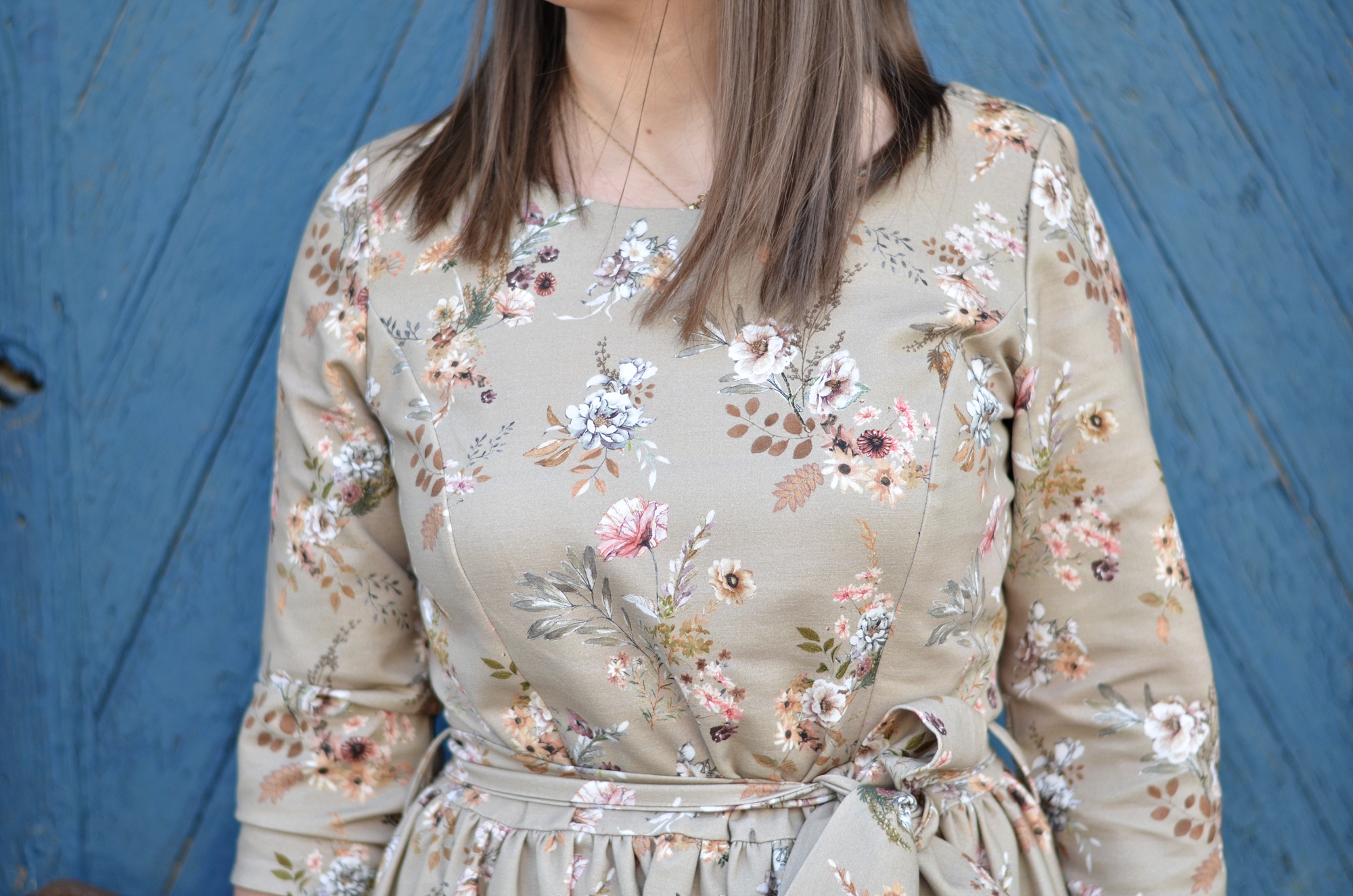 Marie Zelie SUKIENKA Z MOTYWEM KWIATOWYM