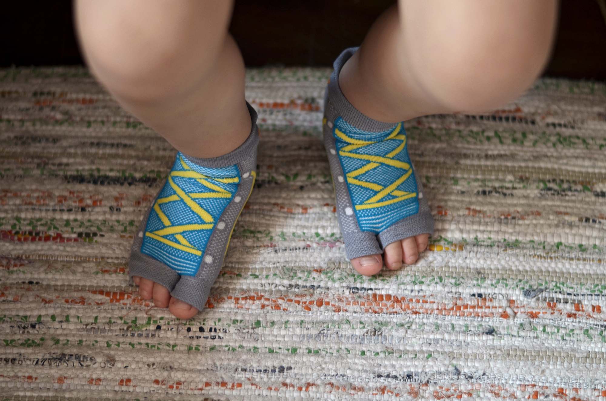 skarpety antypoślizgowe gadżety na wyjazd z dzieckiem