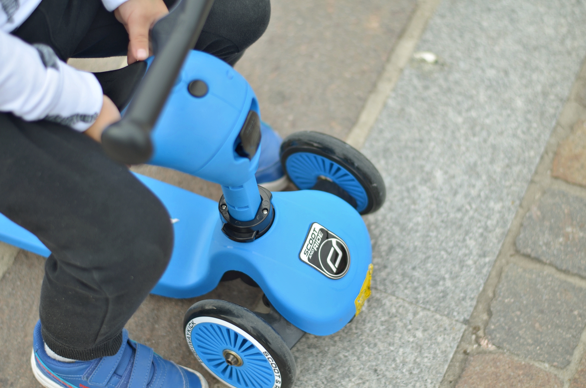 hulajnoga dla dzieci wakacje z dzieckiem