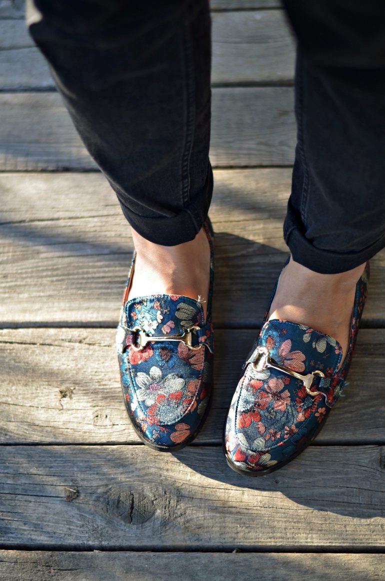 BUTY W KWIATY
