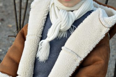 STYLIZACJA CHŁOPIĘCA Z BUCIKAMI BAMBINI I KOŻUSZKIEM