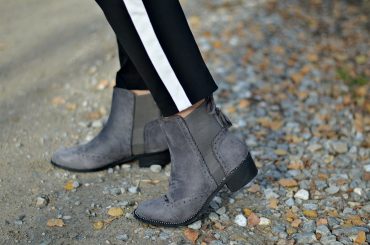SZARE BOTKI W STYLIZACJI