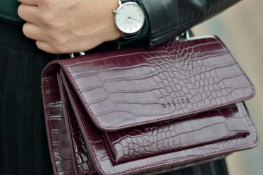 CZARNA PLISOWANA SPÓDNICA W STYLIZACJI