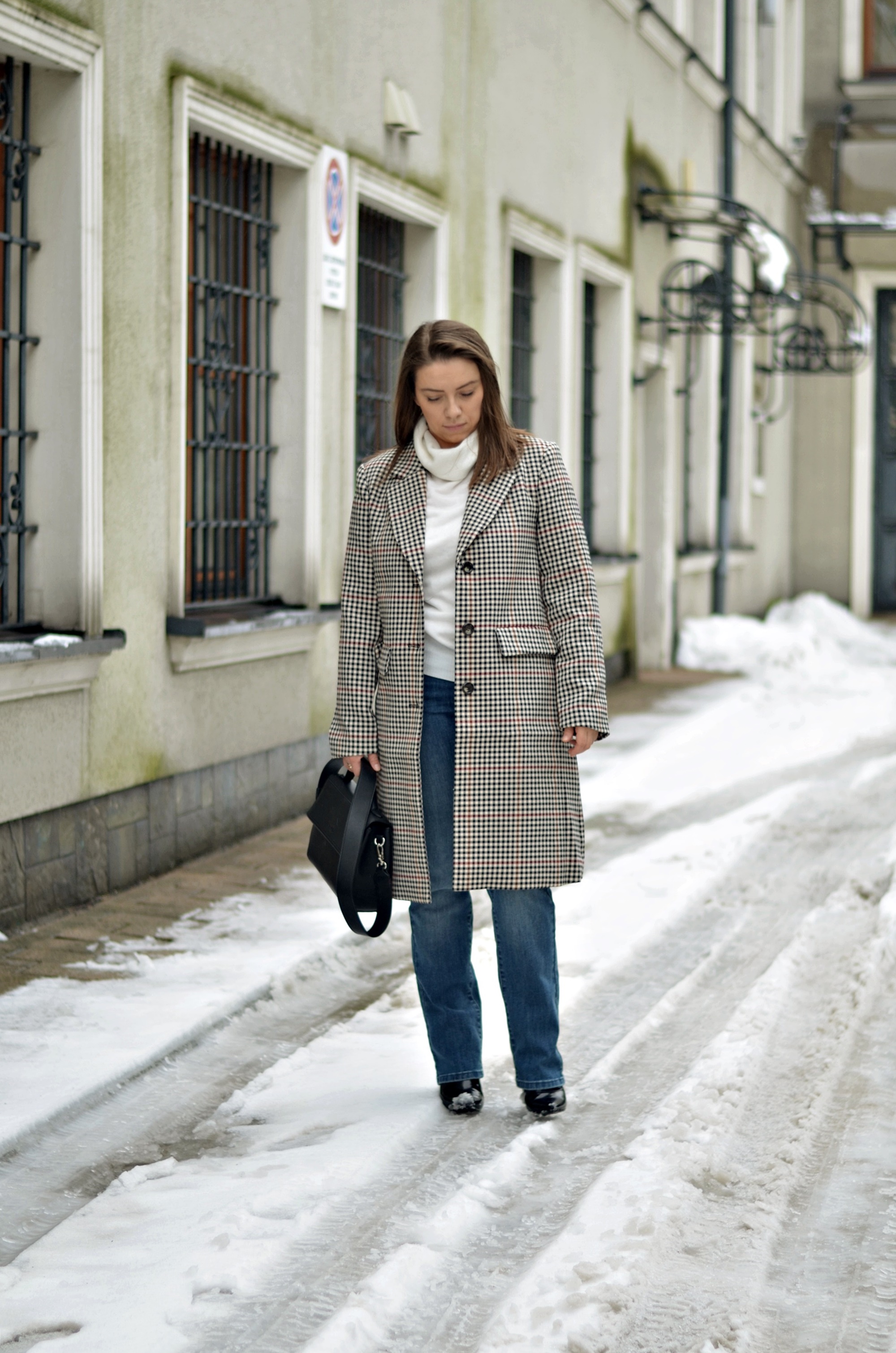 płaszcz w kratę stylizacja
