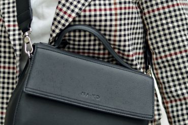 BIAŁY GOLF I JEANSY CALVIN KLEIN