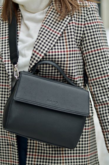 BIAŁY GOLF I JEANSY CALVIN KLEIN