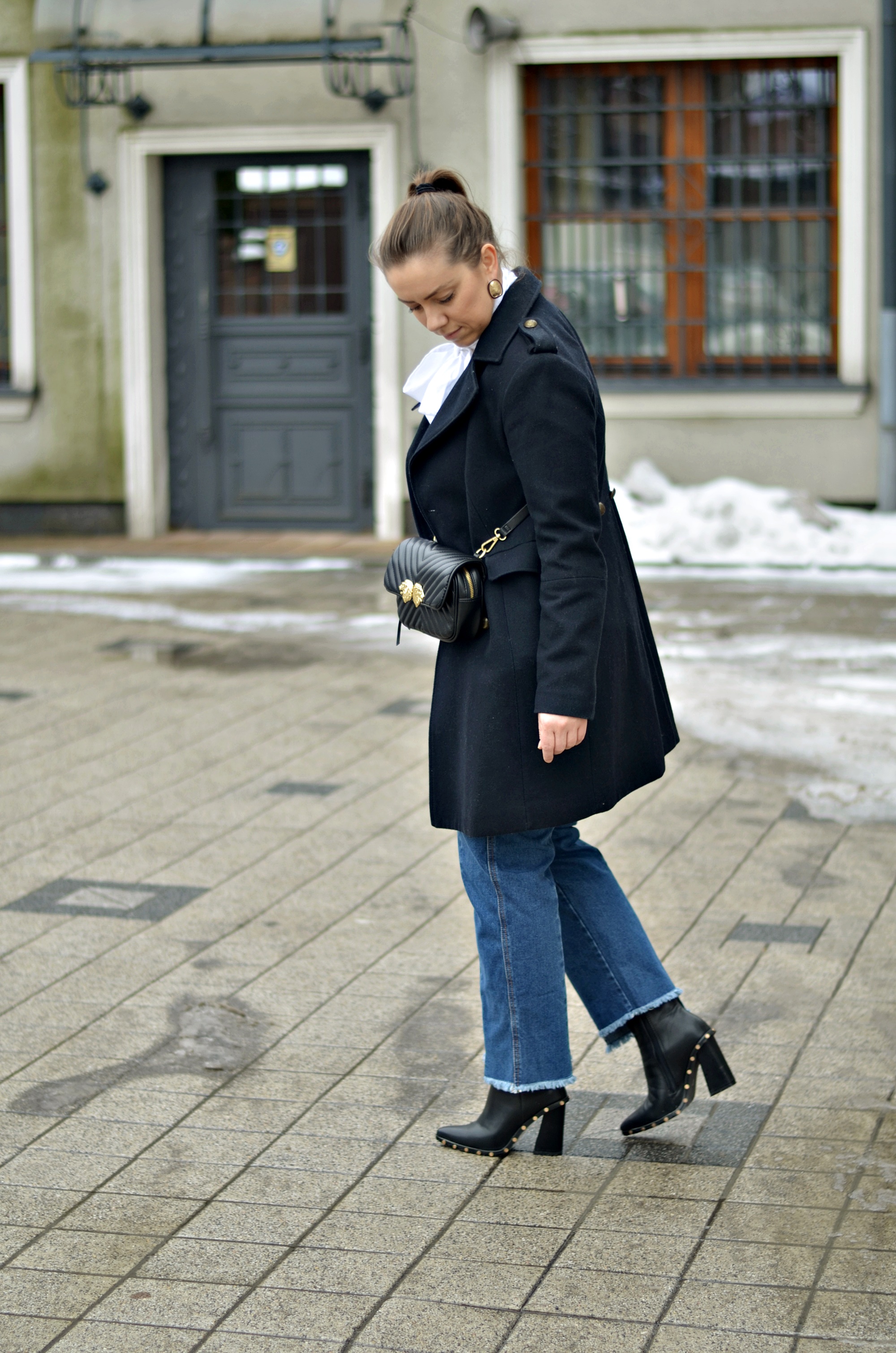 militarny płaszcz w stylizacji