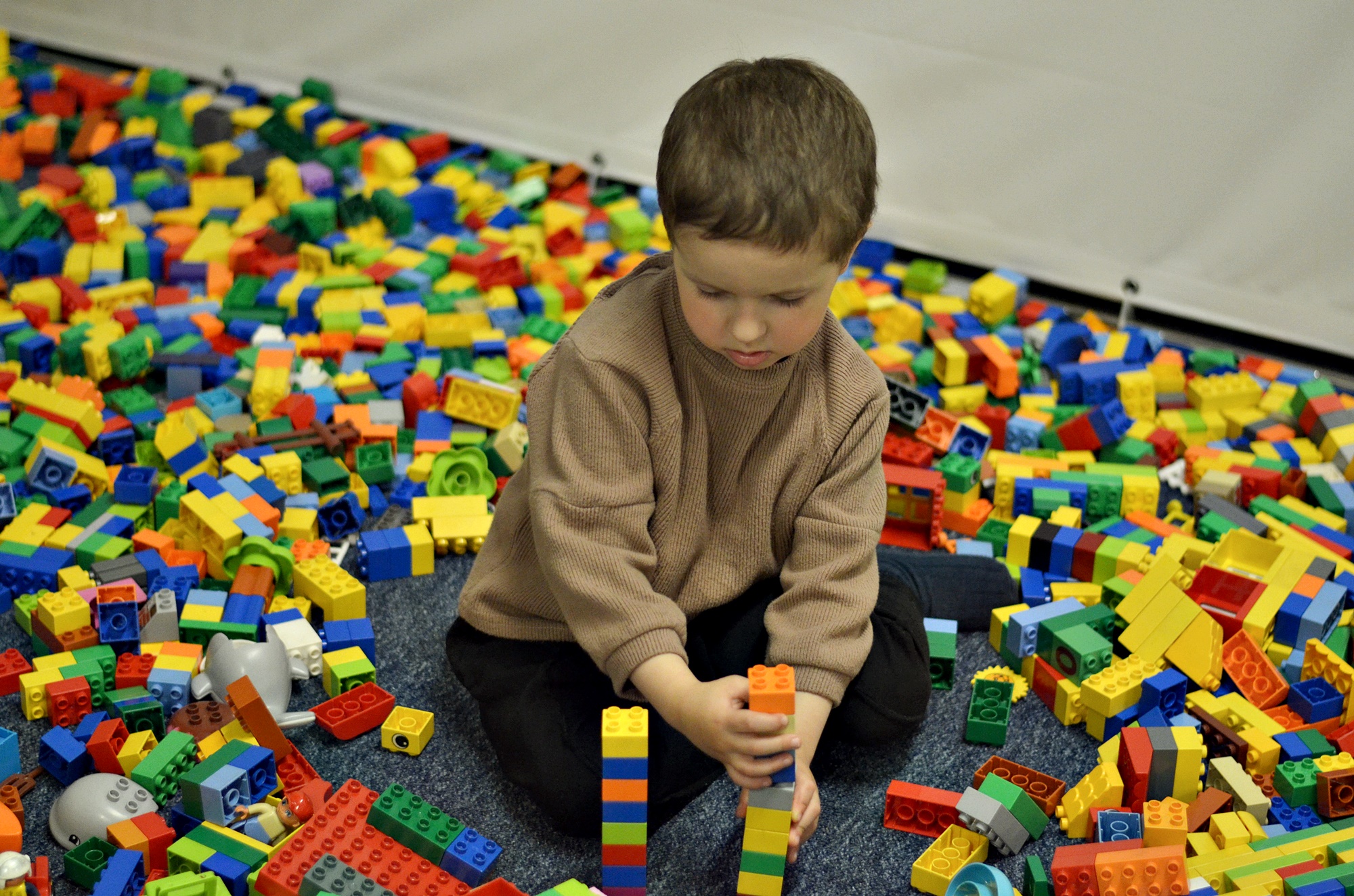 klockoland wystawa robotów z klocków lego GDZIE WARTO PÓJŚĆ Z DZIECKIEM, BĘDĄC W KRAKOWIE?