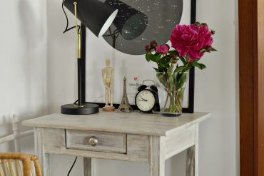 mini biuro w salonie