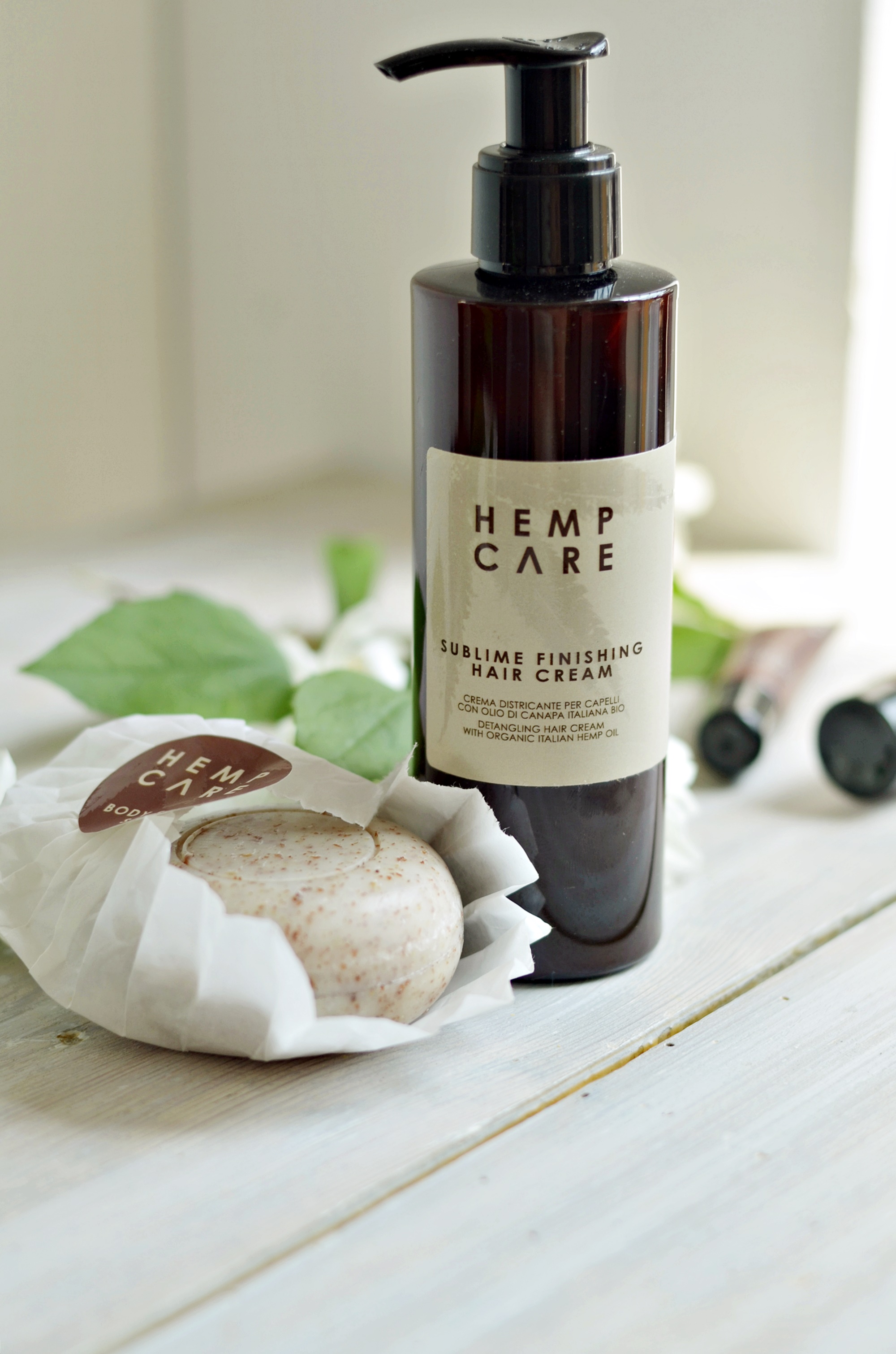 krem do włosów z organicznym olejem konopnym