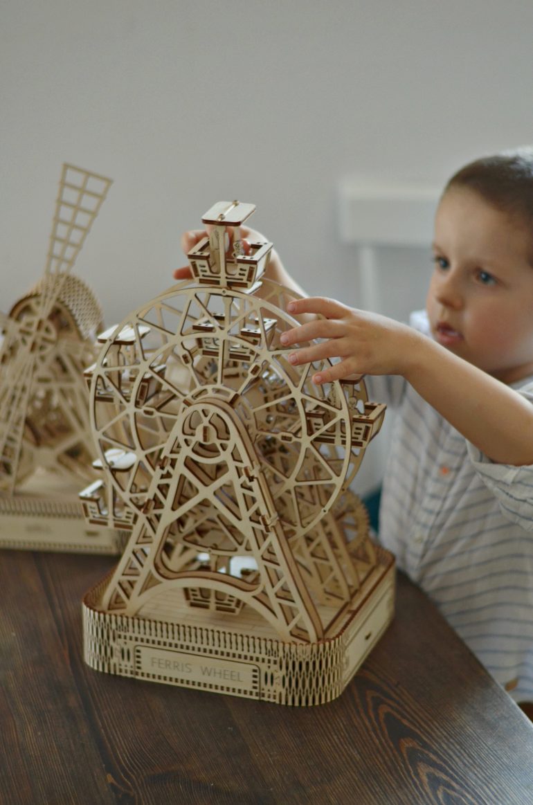 PRZENOSIMY SIĘ DO ŚWIATA MAGI, KTÓRY TWORZĄ ZABAWKI WOODEN.CITY