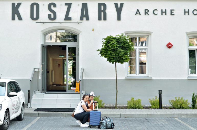 koszary hotel arche góra kalwaria
