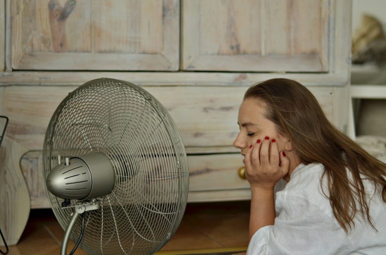 LATO W MIEŚCIE, CZYLI JAK RADZIMY SOBIE Z UPAŁAMI?