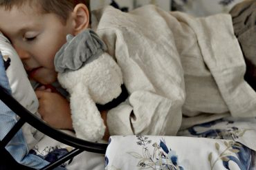 DZIECKO CHODZI PÓŹNO SPAĆ