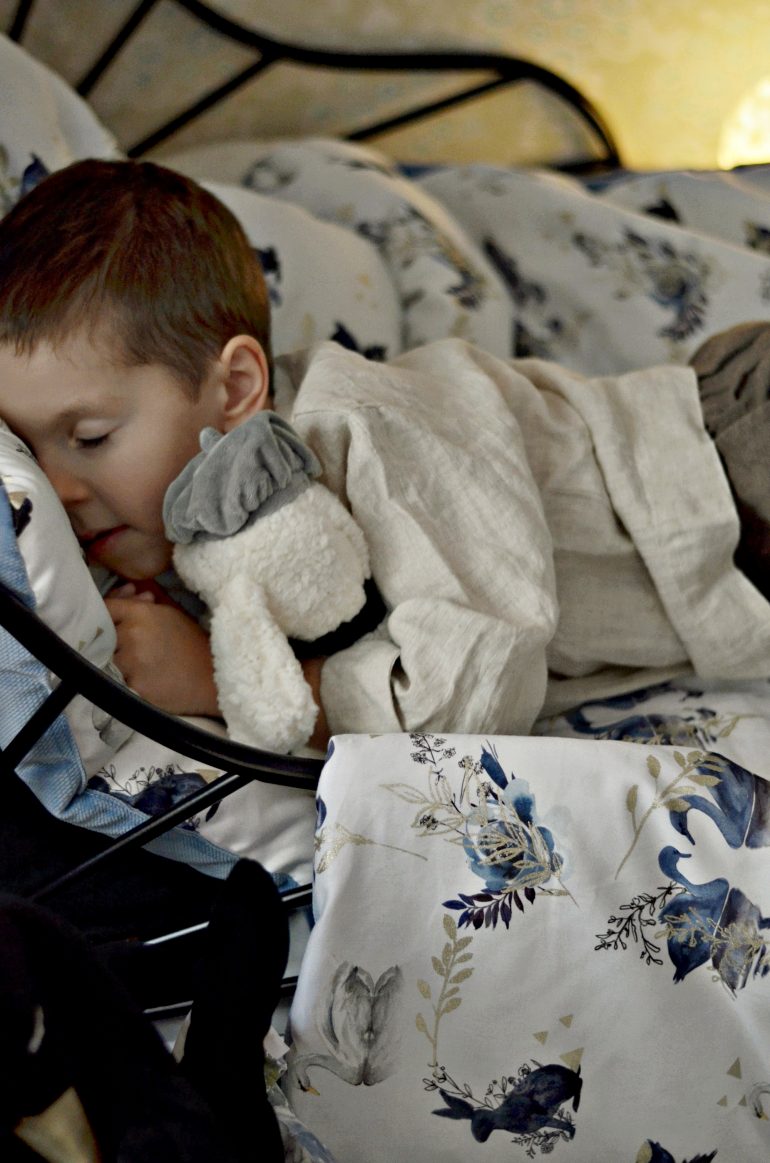 DZIECKO CHODZI PÓŹNO SPAĆ