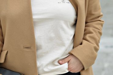 PŁASZCZ W ODCIENIU BEŻU