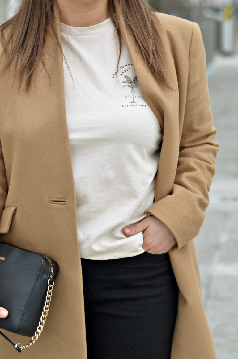 PŁASZCZ W ODCIENIU BEŻU