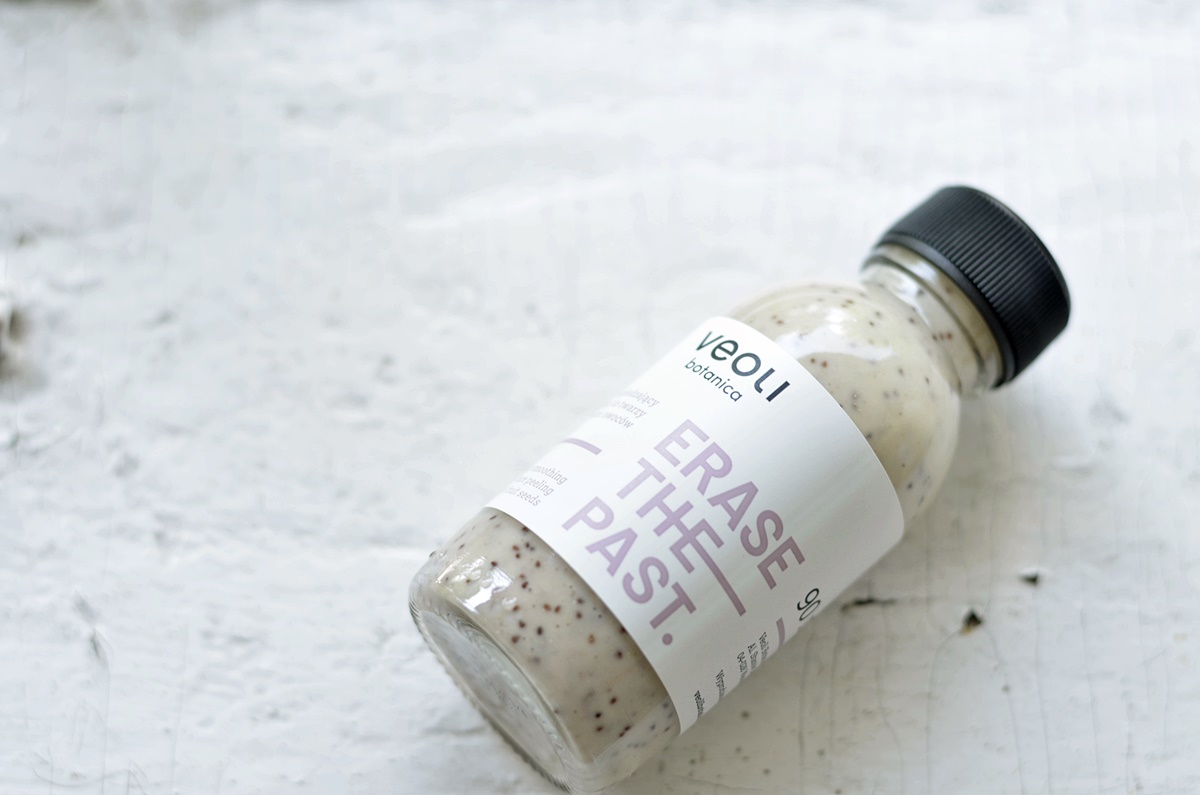 Wygładzający peeling do twarzy z pestkami owoców KOSMETYKI VEOLI BOTANICA
