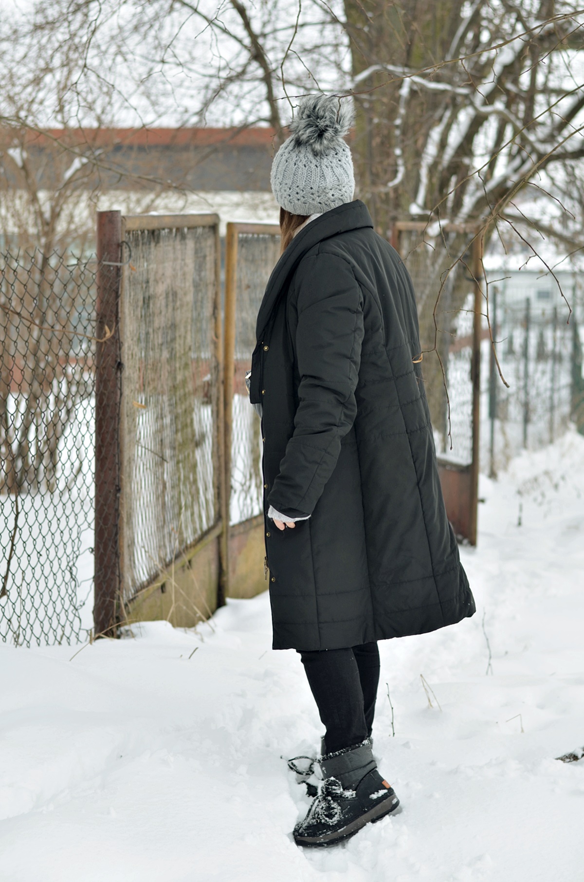 czarna zimowa kurtka