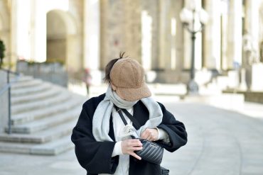 czarny oversizowy płaszcz