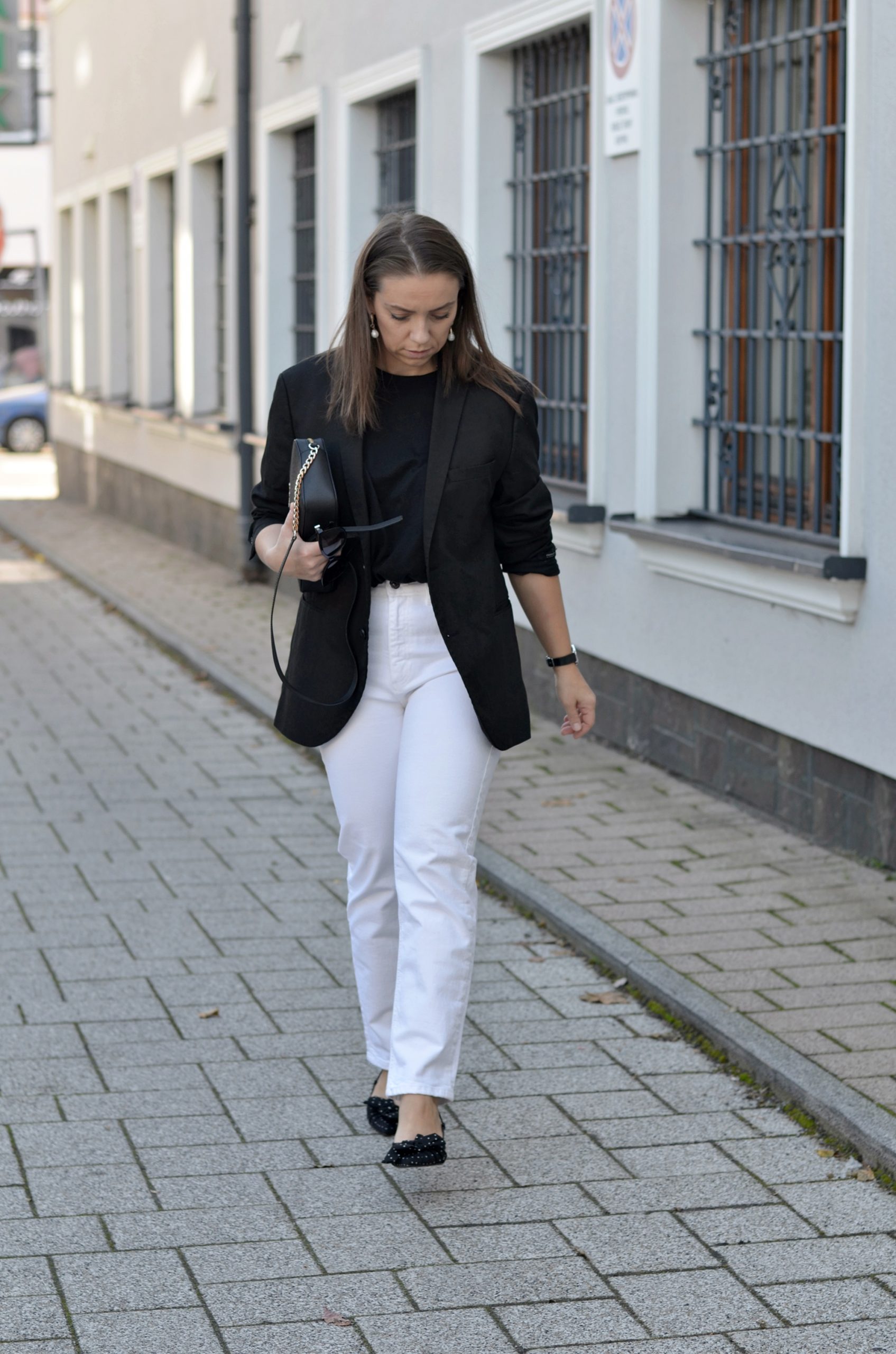 szpilki z kokardą BIAŁE PROSTE SPODNIE