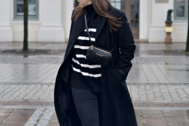 CZARNY GOLF W BIAŁE PASKI