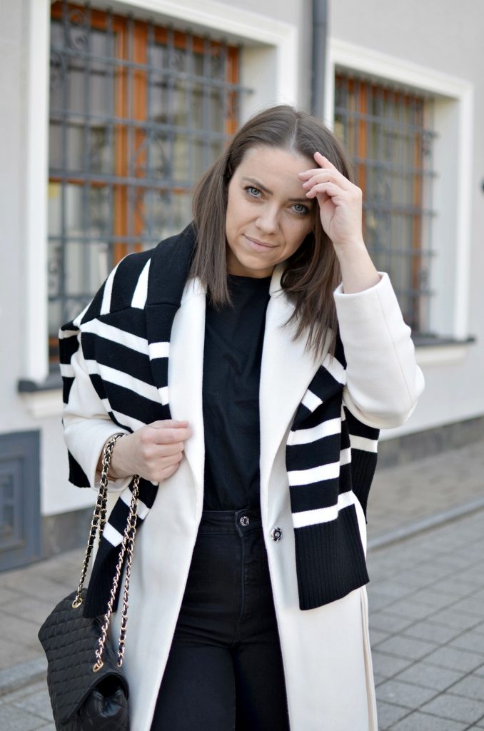 SWETER NAŁOŻONY NA PŁASZCZ SWETER NAŁOŻONY NA PŁASZCZ