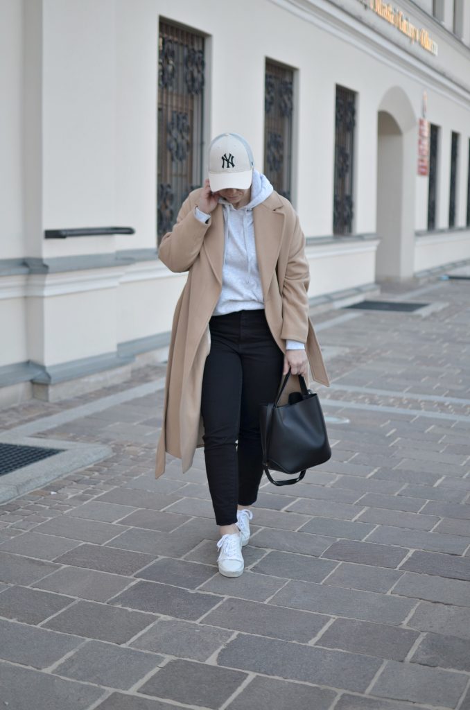 PŁASZCZ W SPORTOWEJ STYLIZACJI trampki zara