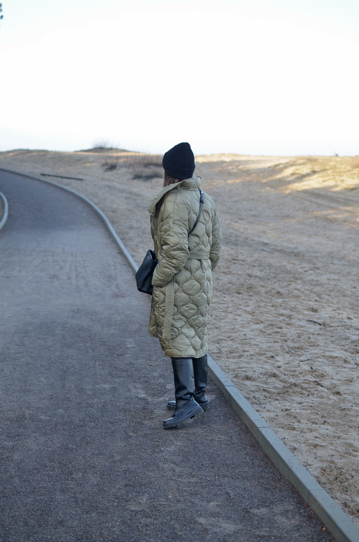 długi pikowany płaszcz