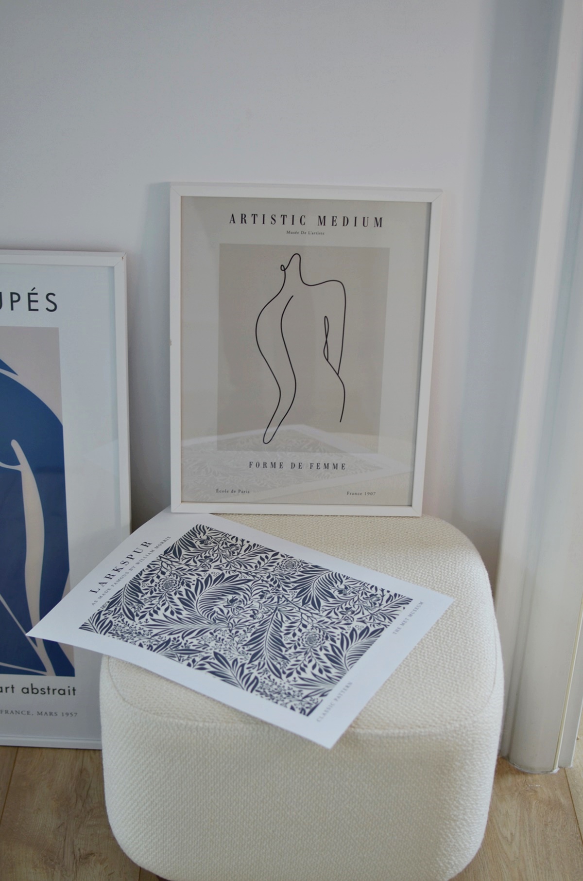 plakat w drewnianej ramie