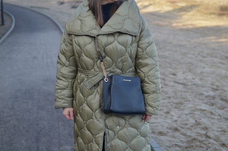 DŁUGI PIKOWANY PŁASZCZ