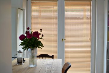 upin drewniane żaluzje