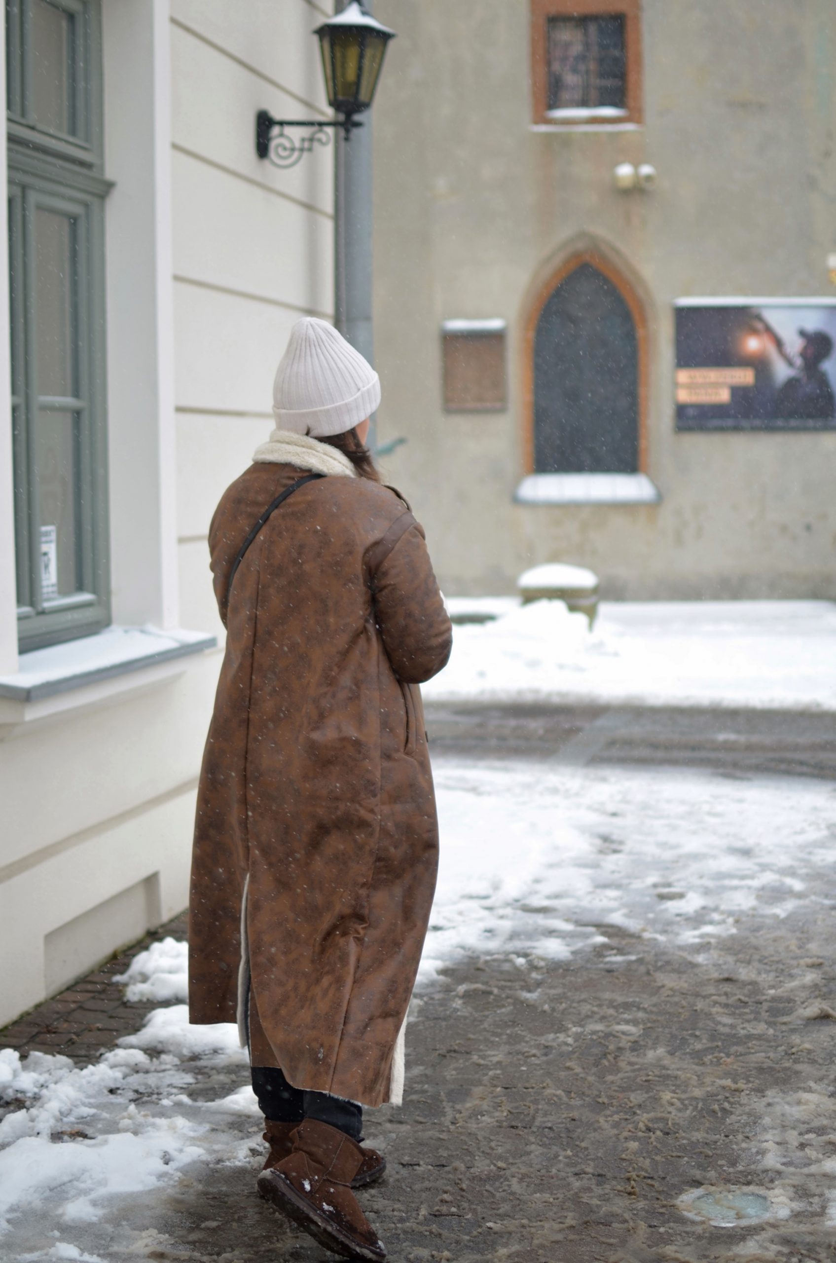 długi brązowy kożuszek brązowy kożuszek