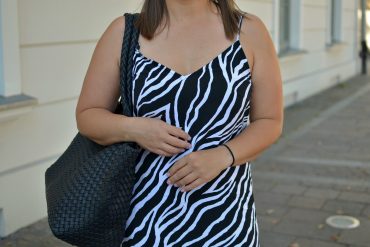 SUKIENKA SINSAY Z WISKOZY