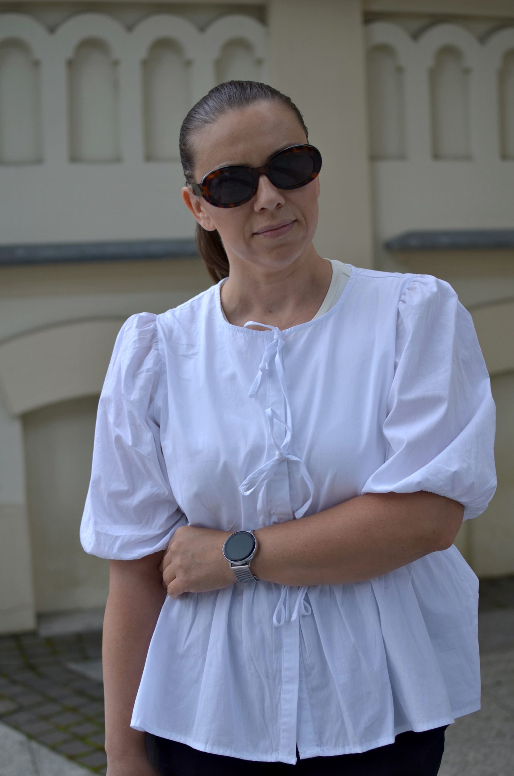 BIAŁA WIĄZANA KOSZULA