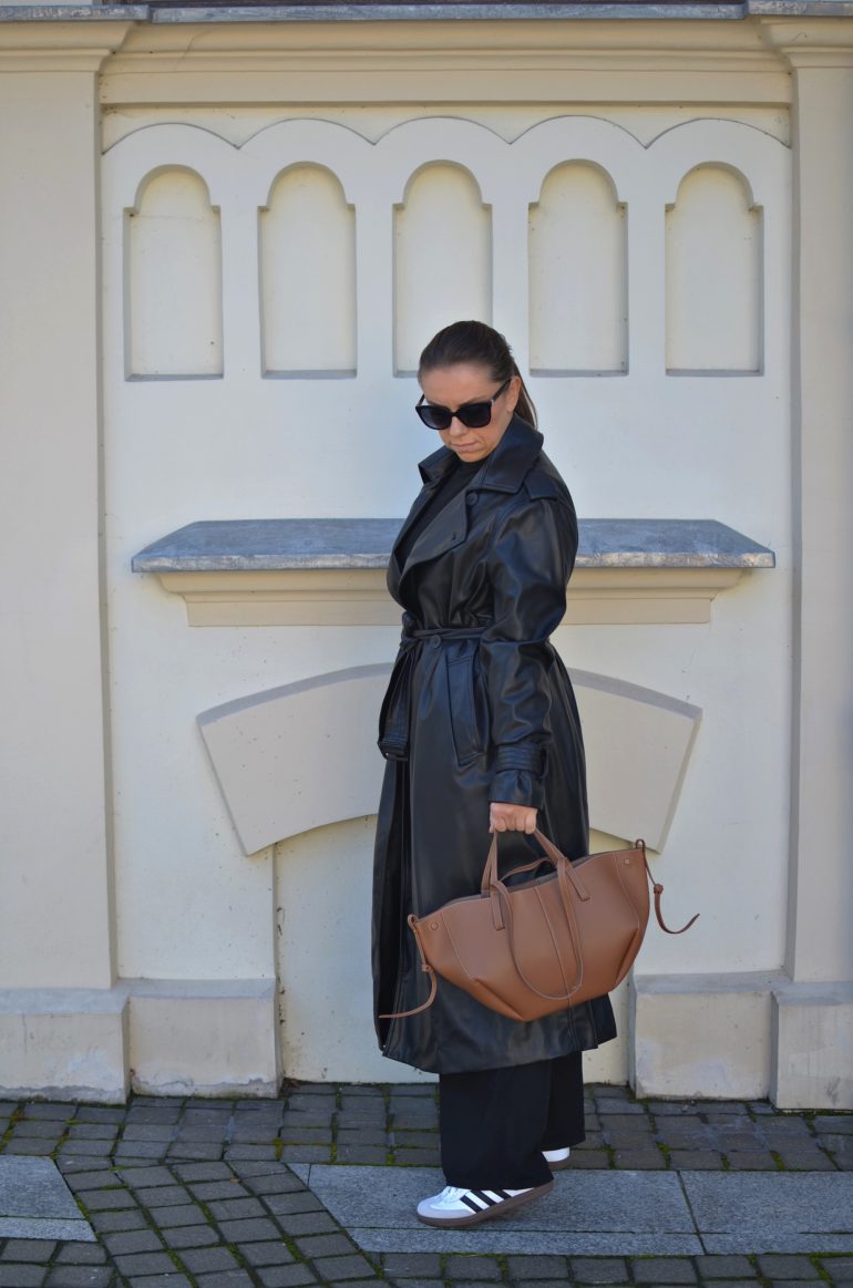 PŁASZCZ Z ECO SKÓRY