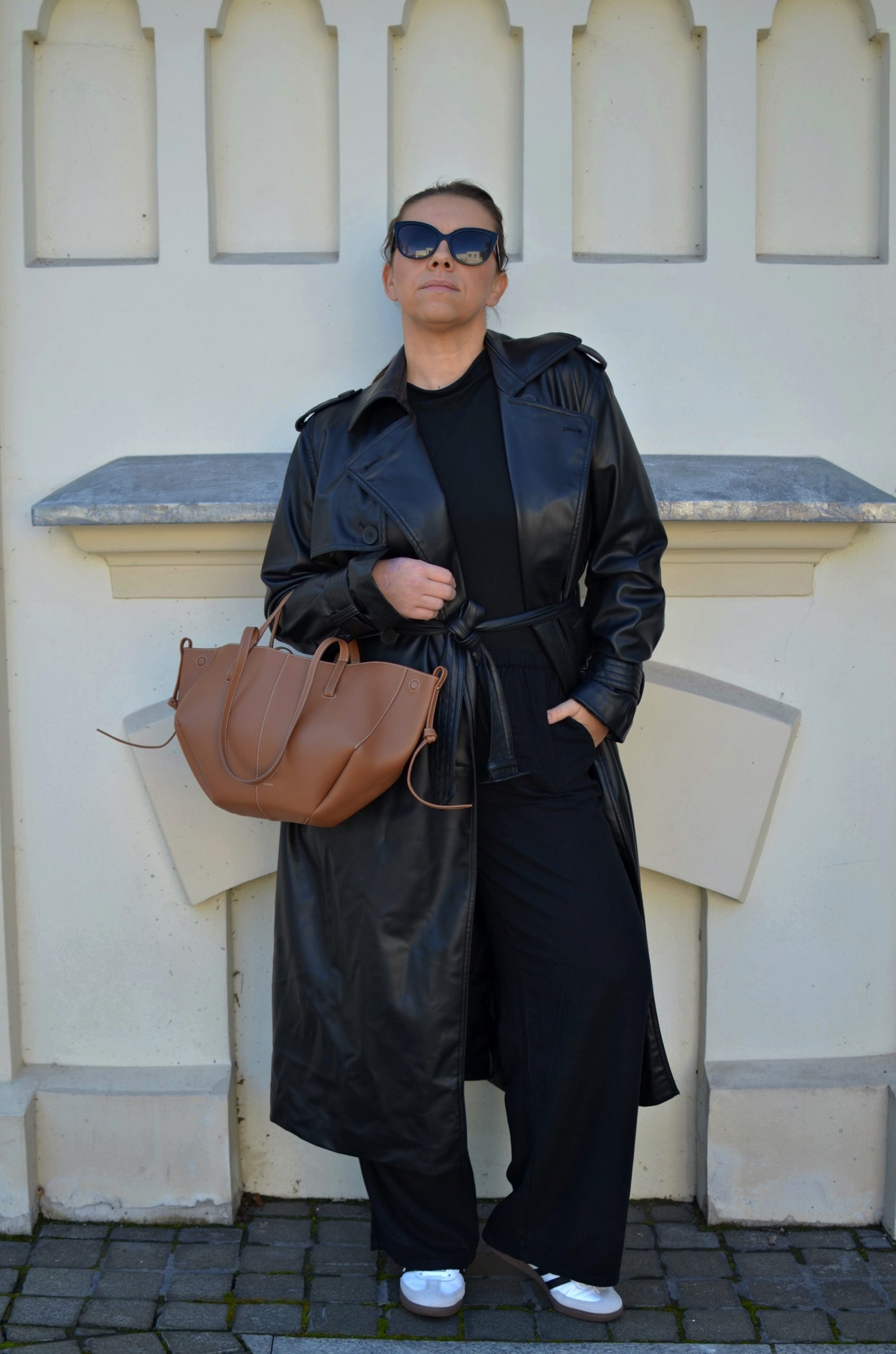 PŁASZCZ Z ECO SKÓRY