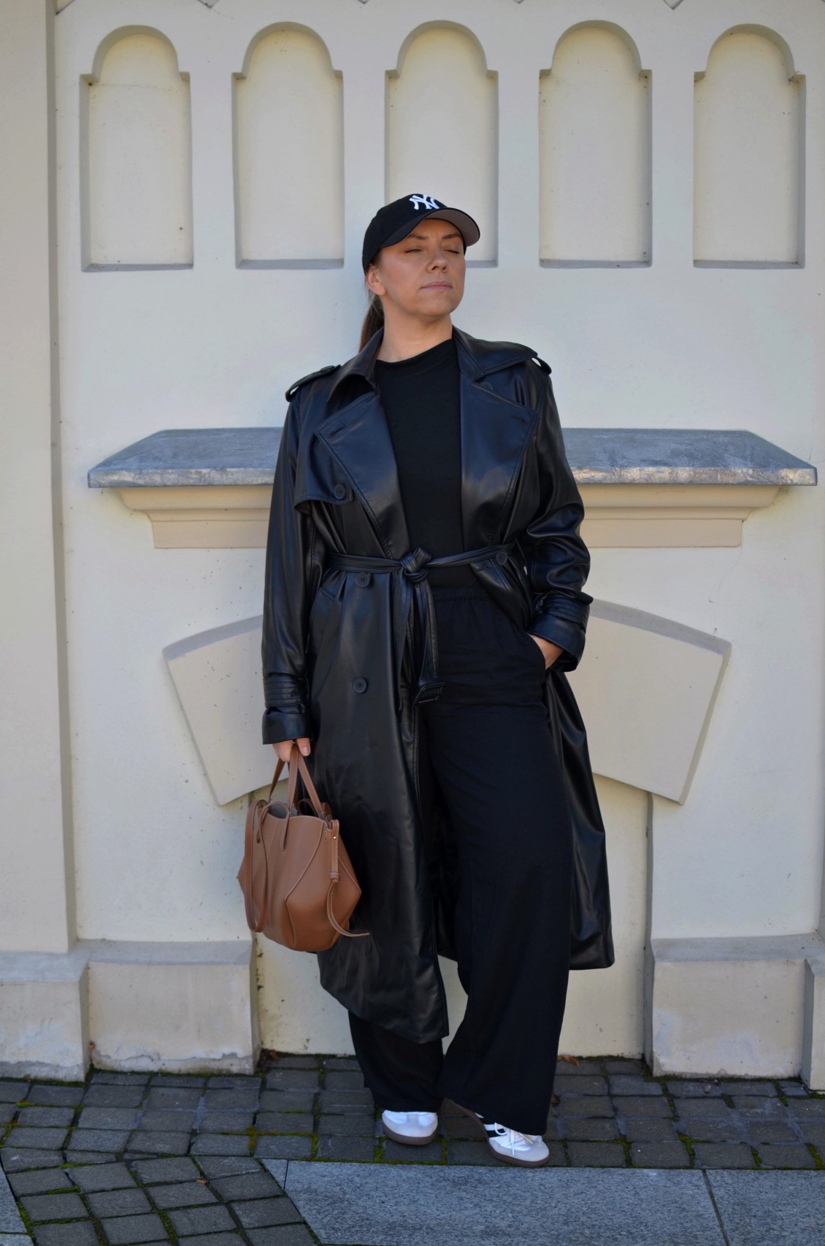 PŁASZCZ Z ECO SKÓRY